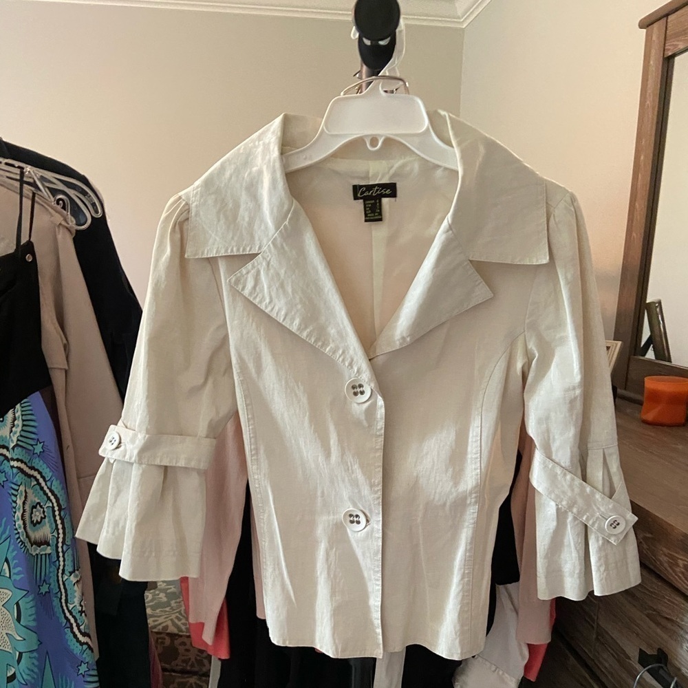 size 4 light cream jacket with belt